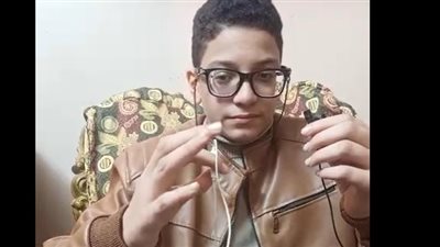 كره المدرسة.. طالب من ذوي الهمم يتهم مديرة مدرسة بالتنمر عليه بشبرا | فيديو