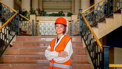 متحدية جميع العقبات.. سارة إيهاب أول مهندسة ميكاترونكس مصرية بفنادق الماريوت | صور