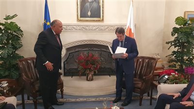 وزير الخارجية يلتقي الرئيس القبرصي ويسلمه رسالة من السيسي |صور 