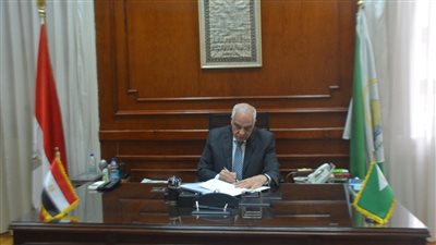 محافظ الجيزة يعتمد حركة ترقيات لـ 1216 موظفا بالديوان العام والأحياء والمراكز والمدن