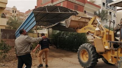 حملة لـ إزالة بوابات المنازل المخالفة بالعاشر من رمضان | صور