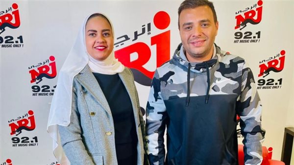 رامي صبري مع محررة