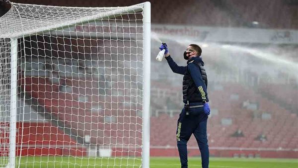 تعقيم ملاعب كرة القدم