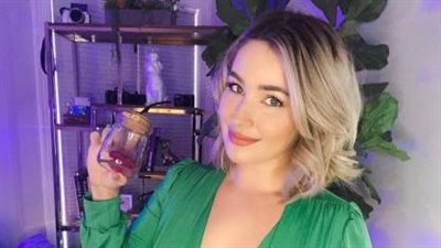 بناءً على طلب معجبيها.. نجمة أمريكية تطلق ريحها وتبيعه في زجاجات | فيديو جراف