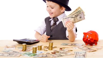كيفية تعليم طفلك إدارة أمواله بشكل سليم.. تعرفي عليها