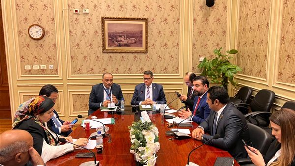 جانب من اجتماع لحنة