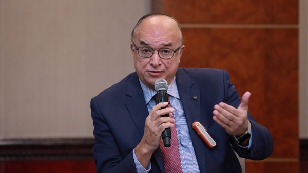 السفير محمود كارم