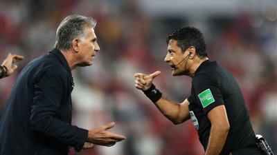 كارلوس كيروش يتلقى إنذار بعد الاعتراض على حكم مباراة تونس 