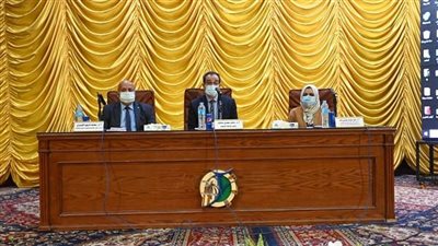 رئيس جامعة الفيوم: نساهم في التوعية لمنع طرق انتشار مرض الإيدز 