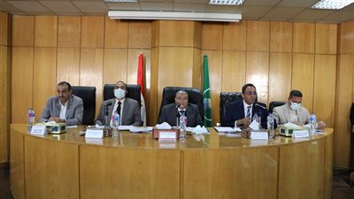 محافظ المنيا يعقد الاجتماع الأول للمجلس الاقتصادي الاجتماعي