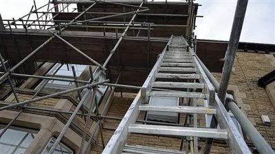 مصرع عامل سقط من سقالة بكفر العرب بدمياط