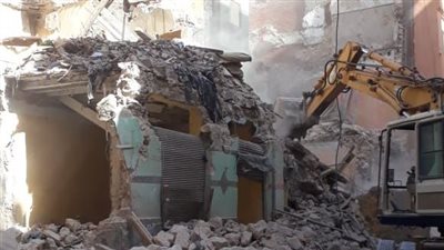 إزالة الأجزاء الخطرة من 3 عقارات صادر بحقها قرارات هدم بالإسكندرية