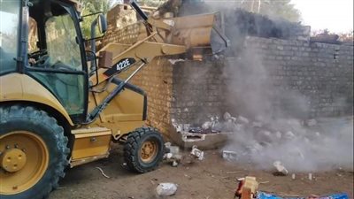 تنفيذ 18 قرار إزالة بمركز طهطا وسط حضور أمني