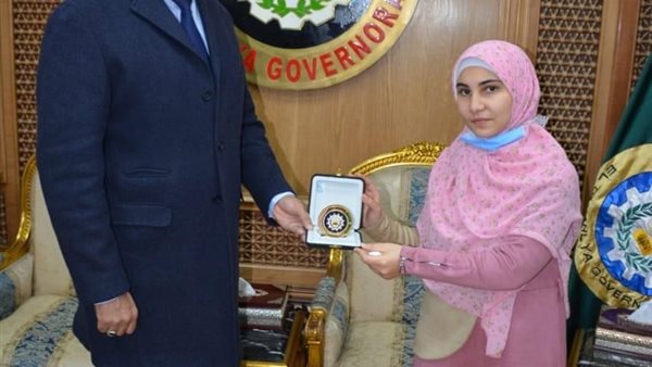 محافظ الدقهلية يكرم