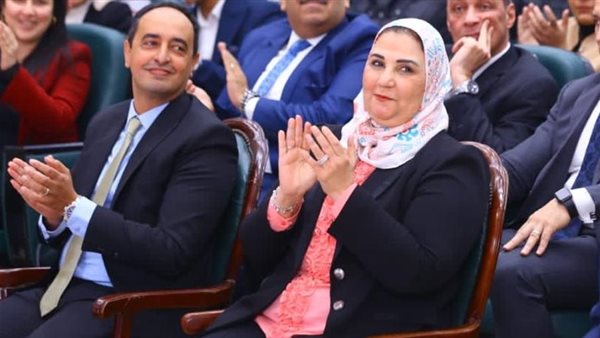 وزيرة التضامن ومدير