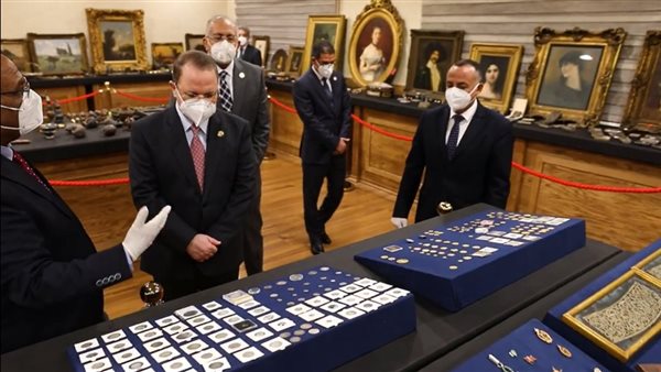 النائب العام يعاين