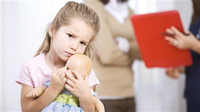 أبرزها التركيز على الأشخاص.. علامات مرض التوحد لدى الفتيات 