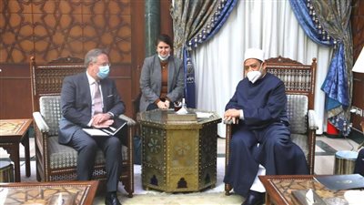 الإمام الأكبر: مستمرون في التصدي للمحاولات العالمية المروجة للتخلي عن القيم الدينية