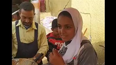 حكاية طالبة ثانوية عامة تعمل على عربة فول لمساعدة والدها: نفسي أدخل طب | بث مباشر 