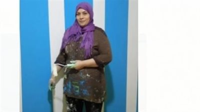 الأسطى هبة تعمل في النقاشة ويهاجمها الرجال: بنتي في الجامعة الأمريكية وفخورة بيا