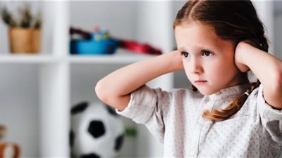 تزامنًا مع يومه العالمي.. استشاري نفسي توضح أعراض التوحد وتأثيره على أسرة المصاب