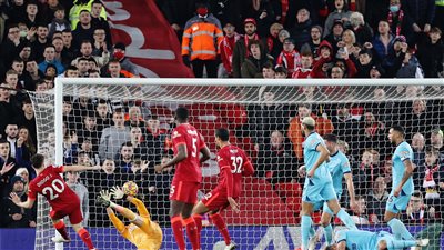 بحضور صلاح.. ليفربول يعمق جراح نيوكاسل في الدوري الإنجليزي بثلاثية