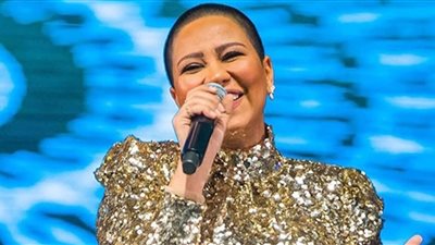 شيرين عبد الوهاب لأحد معجبيها: لازم تحبيني زي المياه والهواء | فيديو