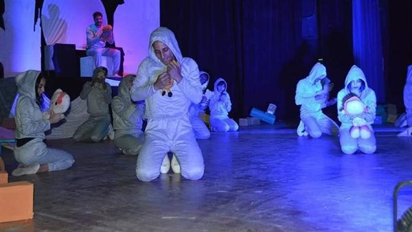 من عروض نادي المسرح