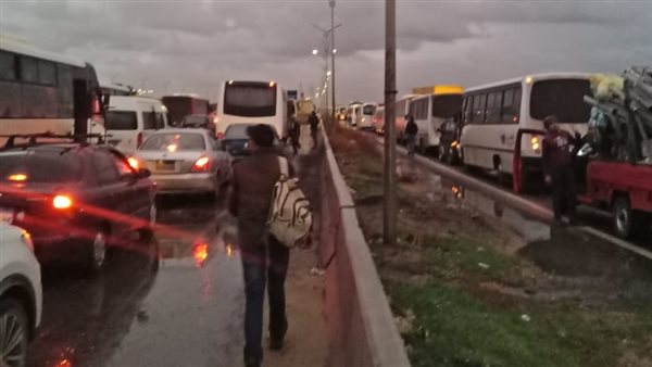 تكدس السيارات بطريق