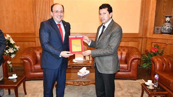 وزير الشباب والرياضة