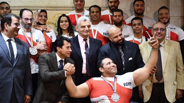 وزير الشباب والرياضة