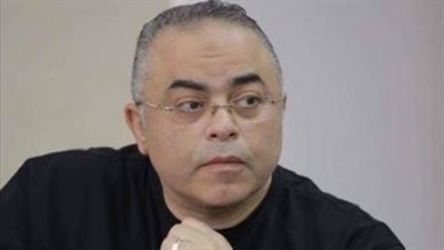 المؤلف عمرو عاطف يسخر من علي غزلان بعد زواجه: عايز يعرّف حد معين المعلومة دي