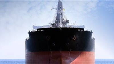 سفينة ضخمة محملة بالوقود تبحر من الإمارات تجاه قناة السويس