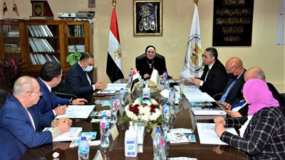 برئاسة نيفين جامع.. الهيئة العامة للمشروعات الصناعية توافق على تعديل مقابل خدمات الشحن والتفريغ بميناء سفاجا