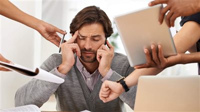 ضغوط العمل تزيد من مخاطر الإصابة بالسكتة الدماغية والقلبية| دراسة