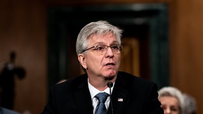 محافظ الاحتياطي الفيدرالي الأمريكي: نؤيد قرار تسريع إنهاء شراء السندات 