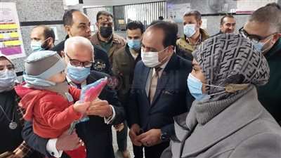 محافظ بورسعيد يوزع الألعاب على الأطفال مع انطلاق حملة تطعيم شلل الأطفال | صور وفيديو