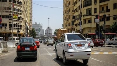 انتظام حركة السير.. تعرف على الحالة المرورية بميادين ومحاور القاهرة والجيزة