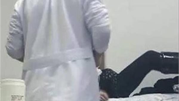 الكشف على مريضة-أرشيفية