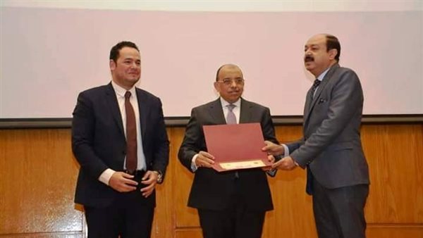 وزير التنمية المحلية