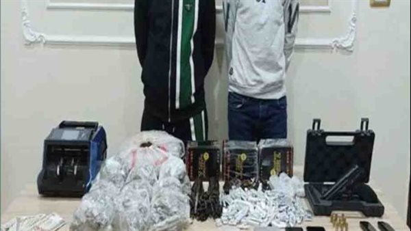  شخصين بحوزتهما مخدرات