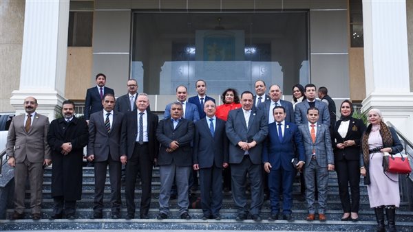 صورة تذكارية بين