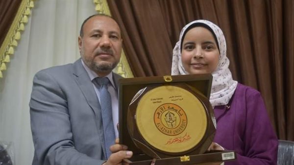 تكريم الطالبة من