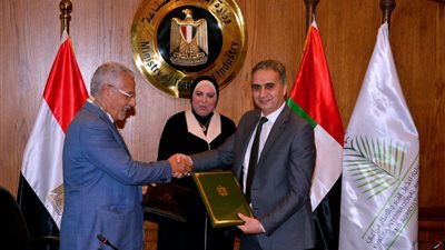 الصناعة تتفق مع الإمارات لتنظيم مهرجان التمور الدولي بأسوان خلال 2022 