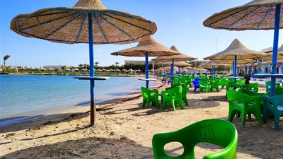 استقرار الطقس في مدن البحر الأحمر بعد موجة السيول الأيام الماضية | صور