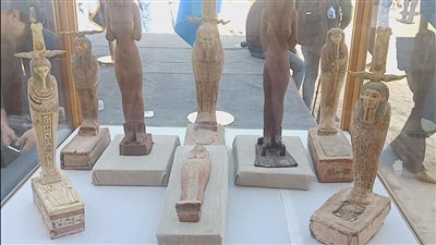 تحوي آلاف القطع.. تفاصيل كشف خبيئة تماثيل بمنطقة سقارة| خاص