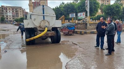 أمطار غزيرة على قرى ومدن كفر الشيخ.. والمحافظ يتابع رفع المياه| صور