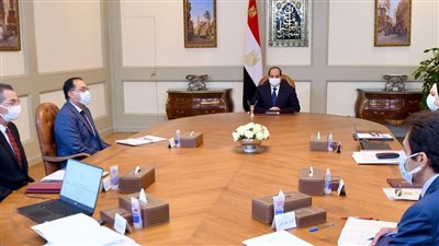 السيسي يوجه بإقامة مشروعات تستهدف توطين الصناعات على نحو مستديم ومستقر