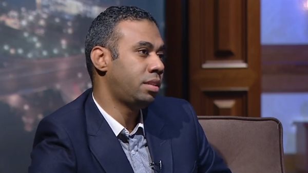 الكاتب الصحفي محمود