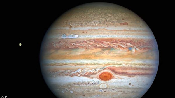 أقمار الكواكب ليست